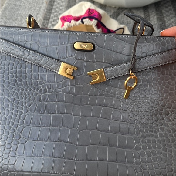 LEE RADZIWILL TORY BURCH BAG CROC EMBOSSED GREY CREAM SATCHEL SHOULDER BAG PURSE - Picture 13 of 13